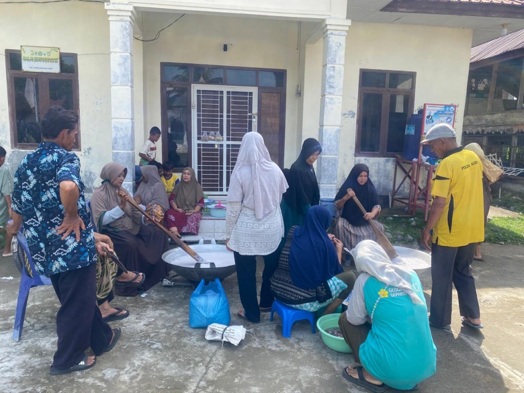 Kegiatan Kenduri Blang {Ie Bu Mukadam} Gampong Tampieng Baroh